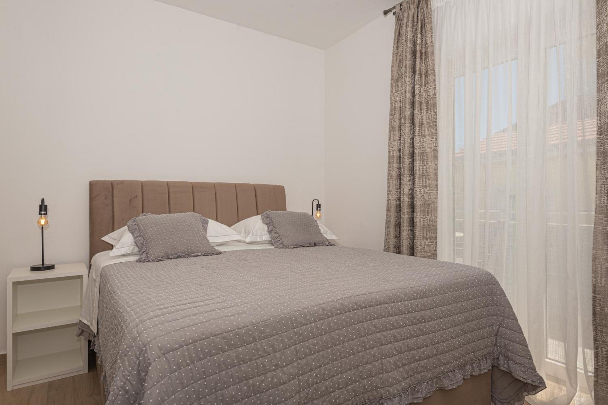 Apartments Lovric Vodice Eksteriør billede
