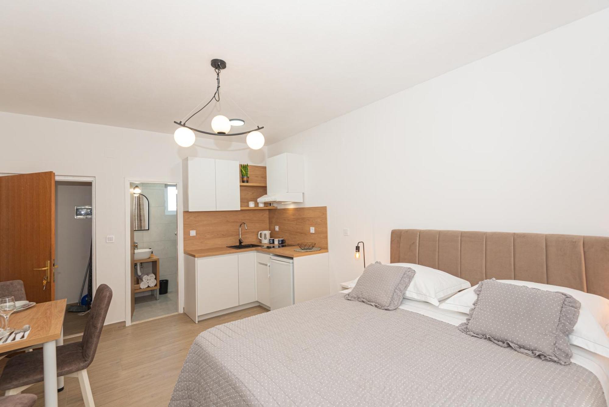 Apartments Lovric Vodice Eksteriør billede